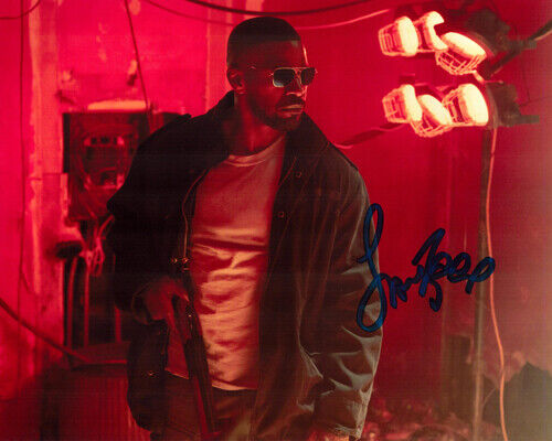 Autographed Photo Poster painting Jamie Foxx Signed 8 x 10