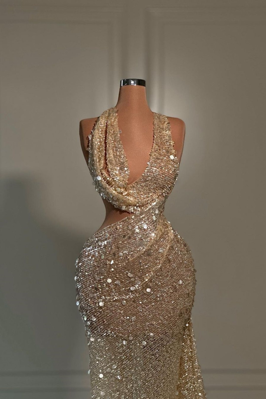 Gorgeous Deep V-Neck Sequins Evening Dress with Beads Tulle Long Sleeves main image 1