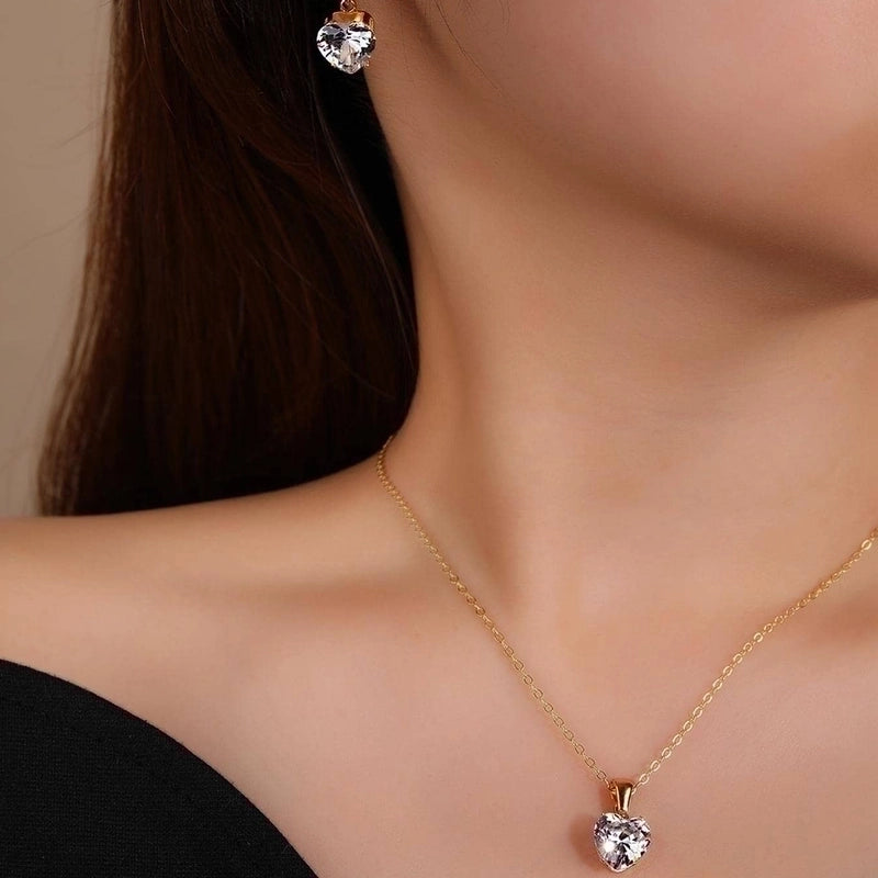 Luxurious Minimalist Heart Shape 304 Stainless Steel Zircon Gold Plated Plating Inlay Necklace
