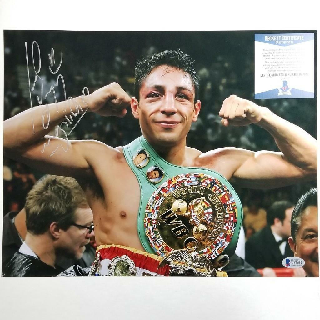 Israel Vazquez Magnifico signed 11x14 Photo Poster painting Boxing Autograph ~ Beckett BAS COA