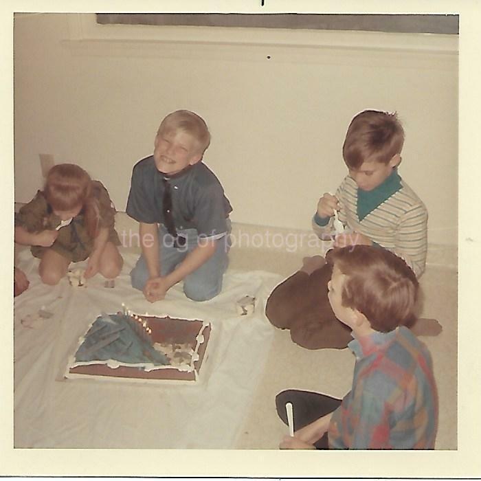 PARTY KIDS Cake FOUND Photo Poster painting ColorOriginal Snapshot VINTAGE 03 8 J