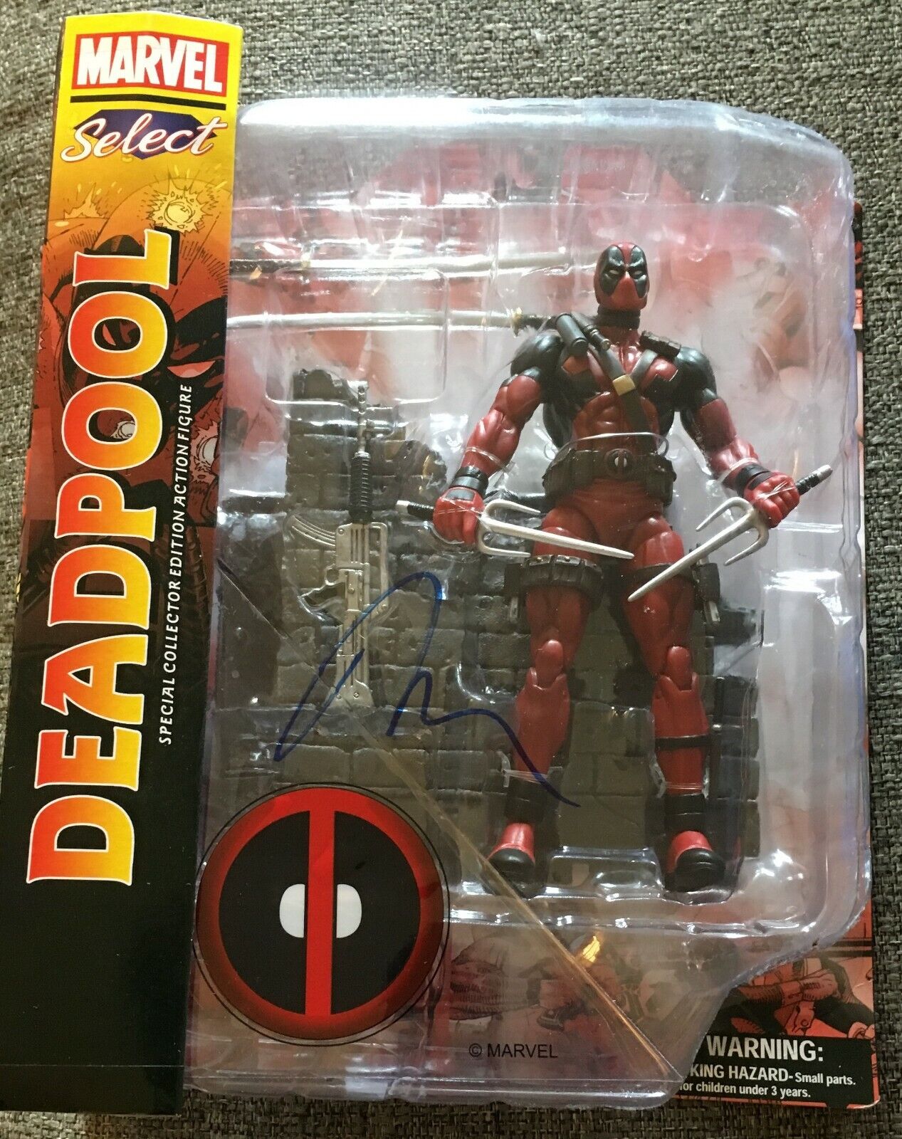 RYAN REYNOLDS SIGNED, AUTOGRAPHED DEADPOOL SPECIAL COLLECTORS EDITION FIGURE TOY