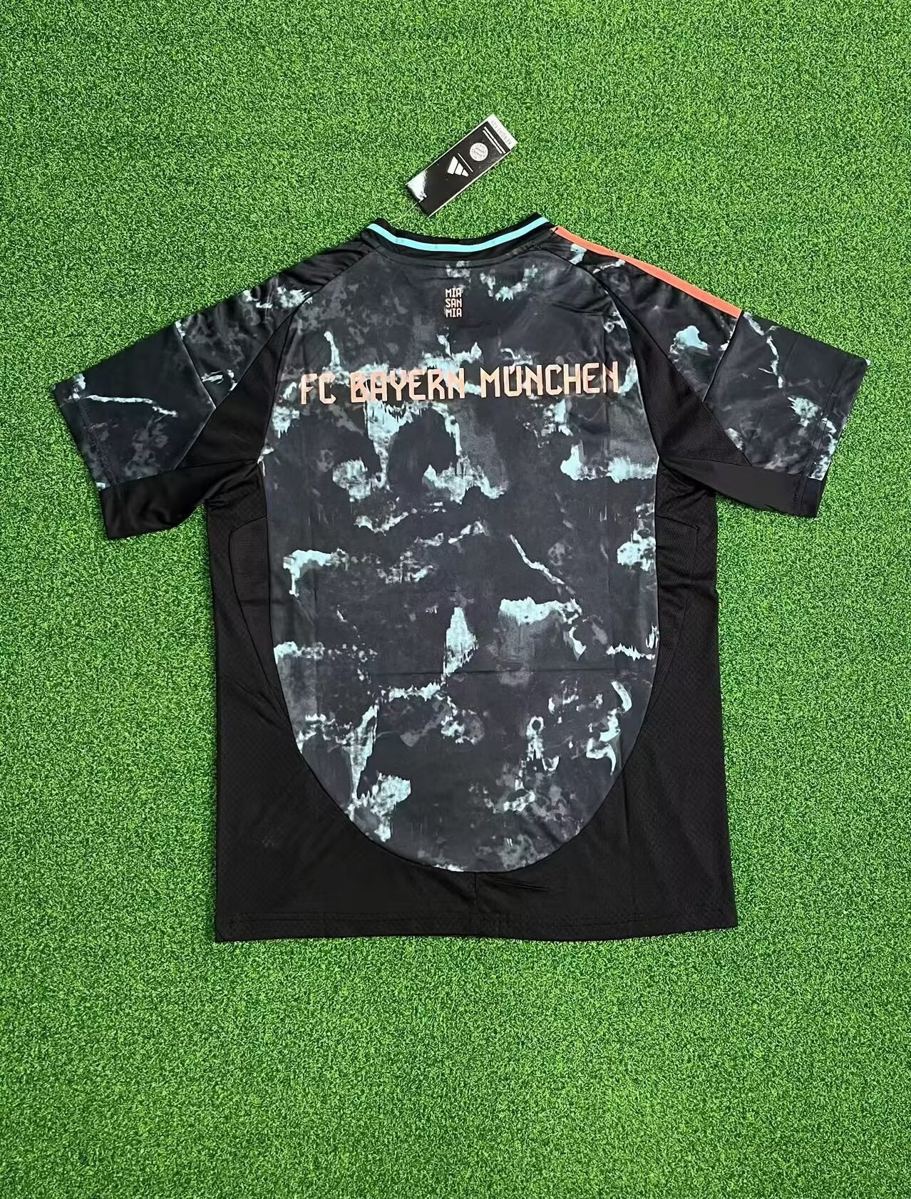 24/25 Bayern Munich Away Football Shirt 1:1 Thai Quality