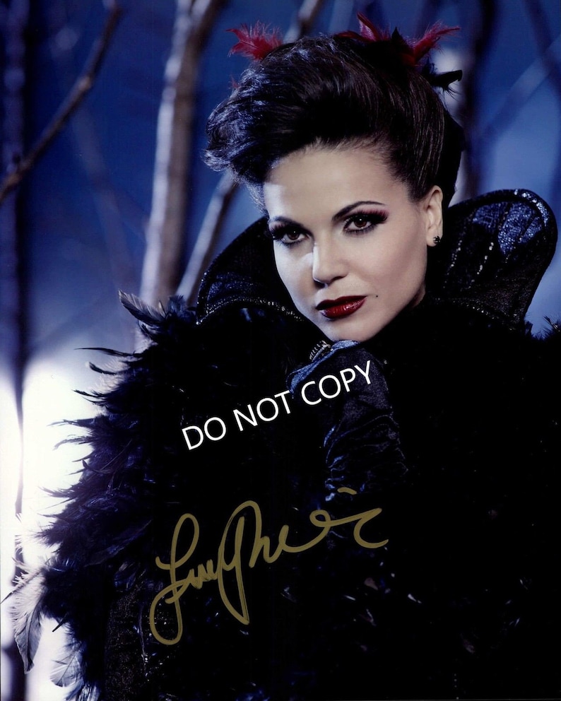 Evil Queen Lana Parrilla 8 x10 20x25 cm Autographed Hand Signed Photo Poster painting