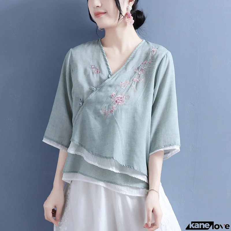 Fashion-forward and light Blouse