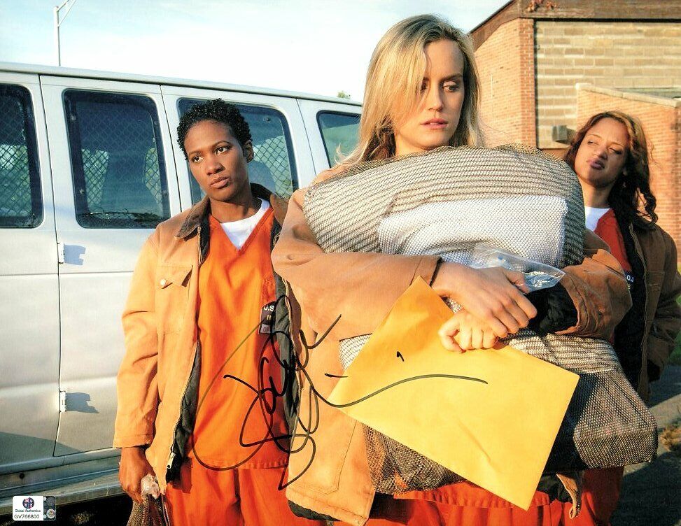 Taylor Schilling Signed Autographed 11X14 Photo Poster painting Prison Holding Pillow GV766800