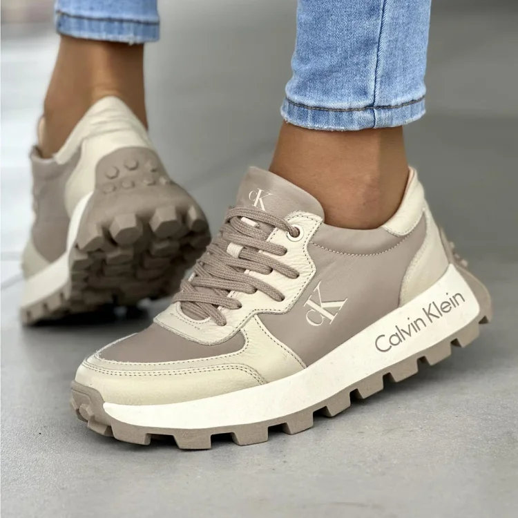 Casual Calvin Klein superge, lahke in zračne, naravno usnje je nežno in mehko
