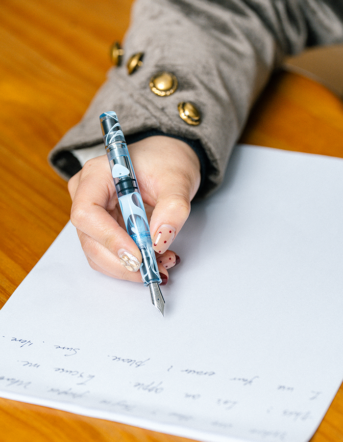 TIANZI T01 Piston-filling Fountain Pen in Skyblue in Use_1