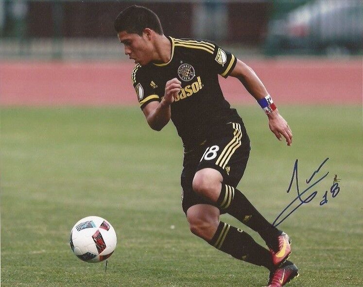 Cristian Martinez signed Columbus Crew 8x10 Photo Poster painting autographed MLS