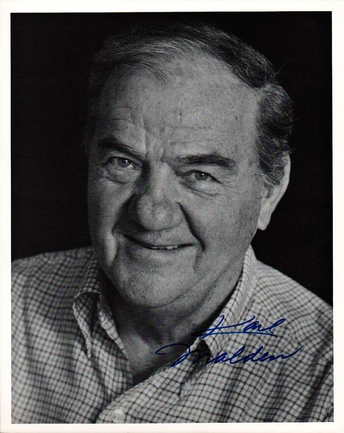 Great Close-up KARL MALDEN Signed Photo Poster painting