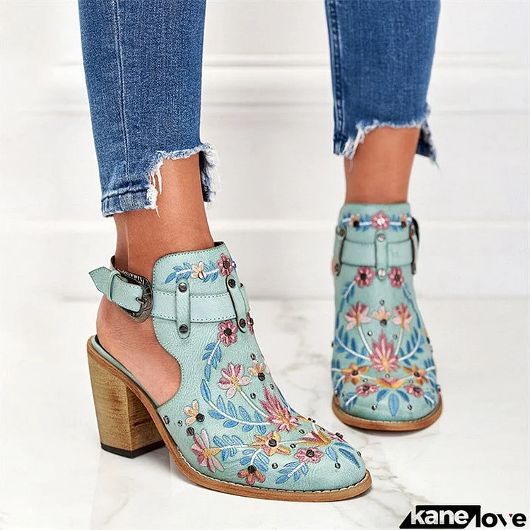 Women's Retro Floral Embroidery Buckle Chunky Heels Pumps