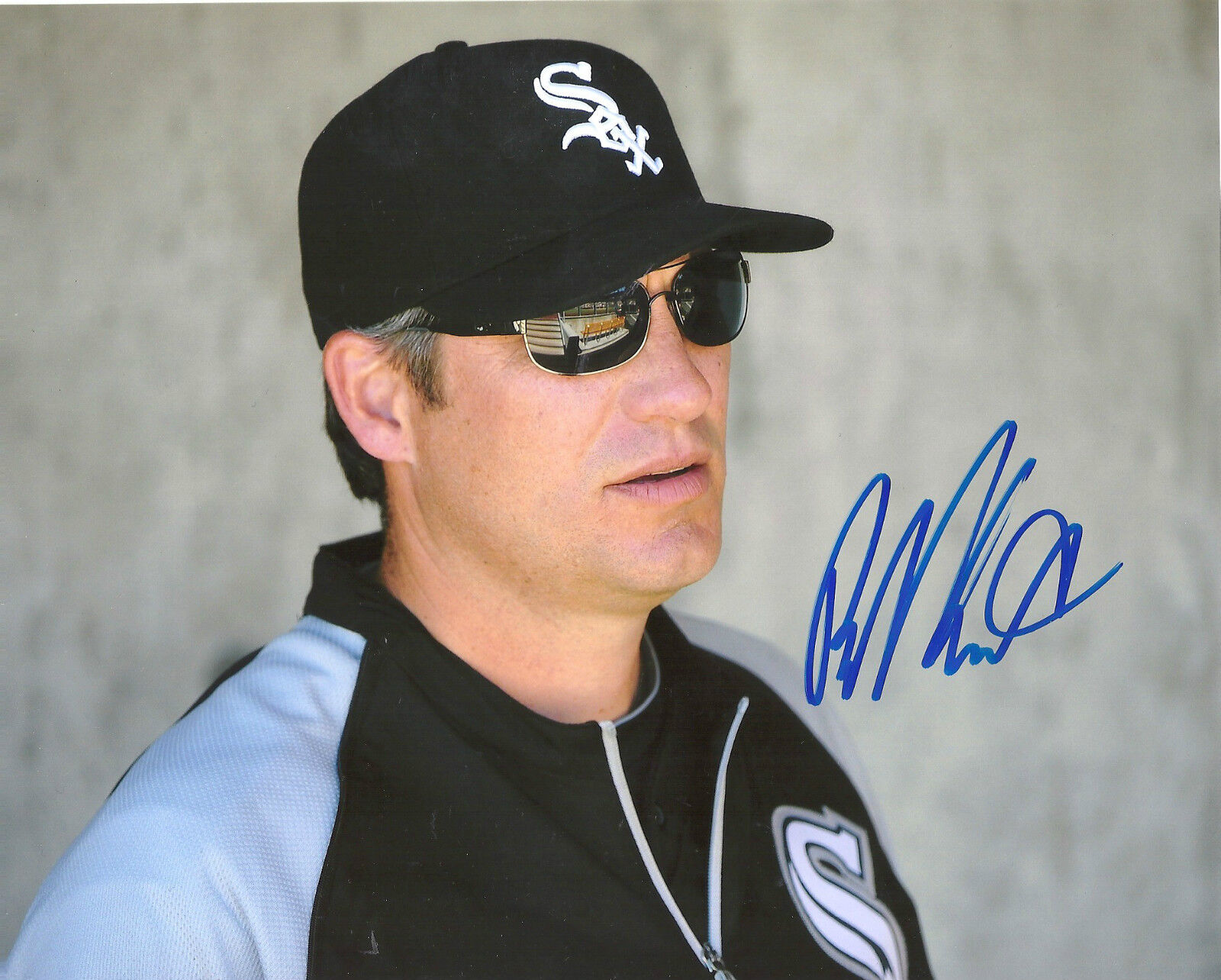 ROBIN VENTURA 'CHICAGO WHITE SOX' MANAGER SIGNED 8X10 PICTURE *COA 1