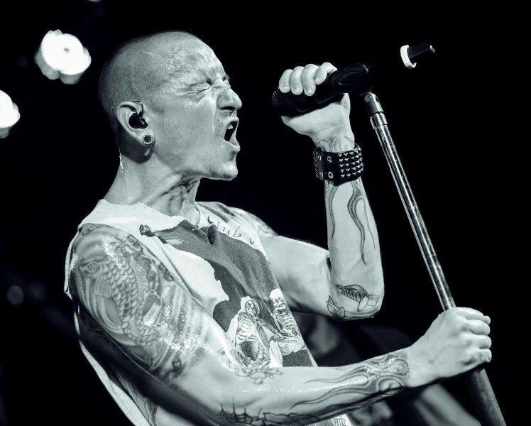 CHESTER BENNINGTON Linkin Park Live 8 x 10 Glossy Photo Poster painting Print