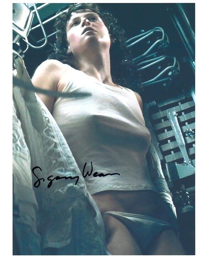 SIGOURNEY WEAVER signed ALIEN color 8x10 w/ coa SEXY RIPLEY CLOSEUP IN PANTIES