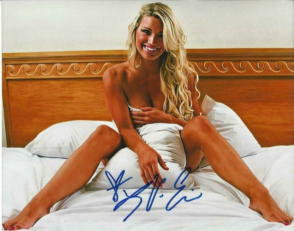 Lacey Von Erich autographed 8x10  TNA    #5