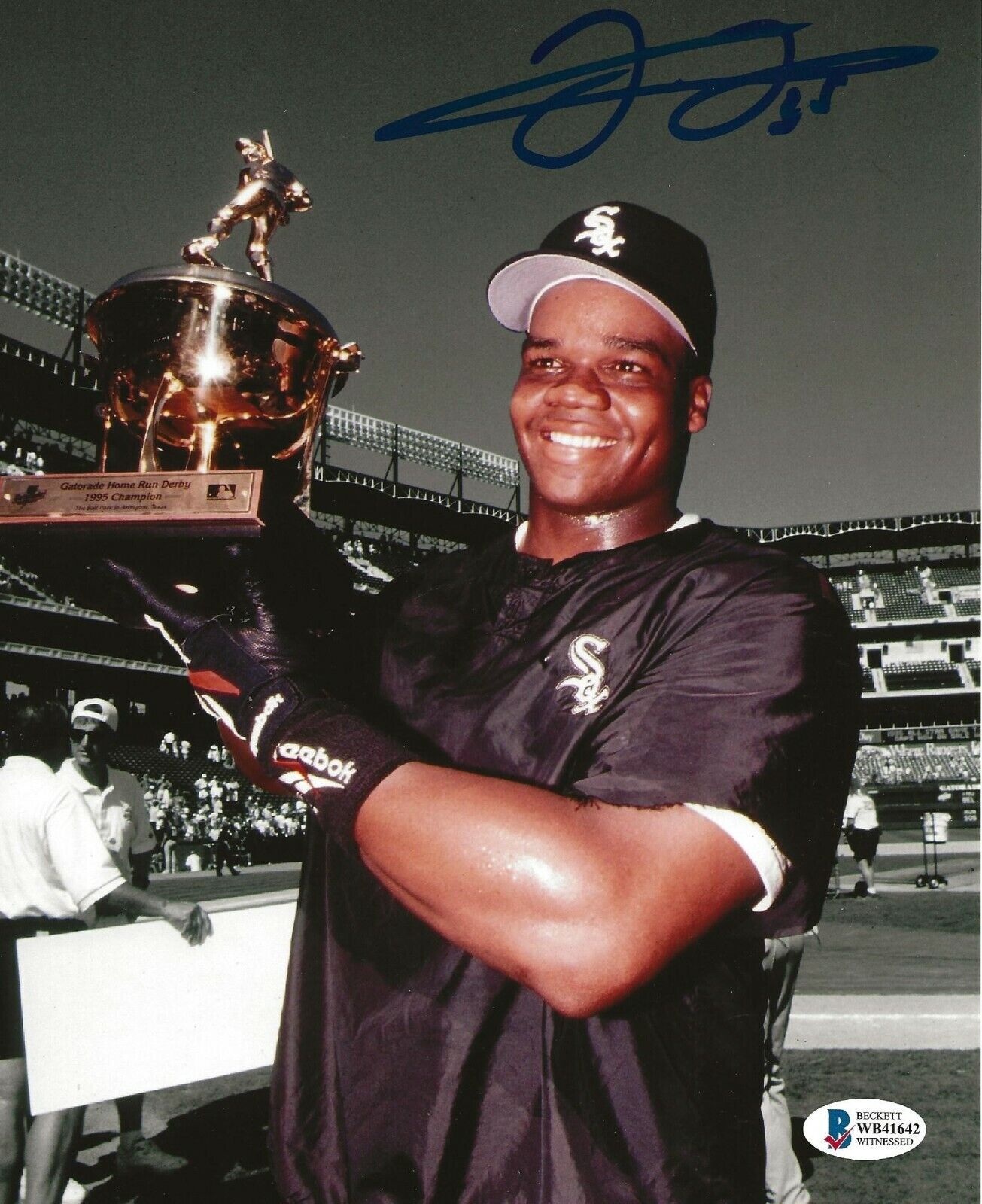 Frank Thomas signed Chicago White Sox Spotlight 8x10 Photo Poster painting Beckett Witnessed #2