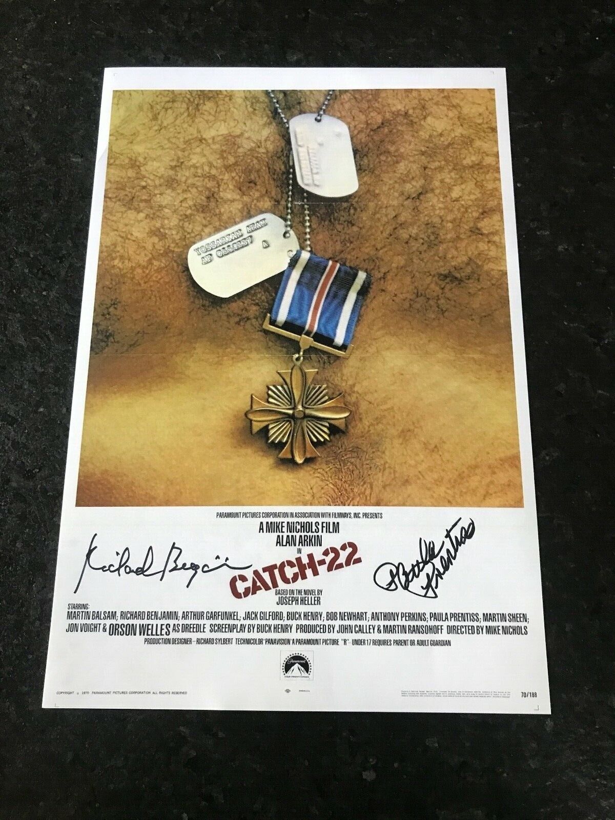 * RICHARD BENJAMIN & PAULA PRENTISS * signed 12x18 poster * CATCH-22 * COA * 1