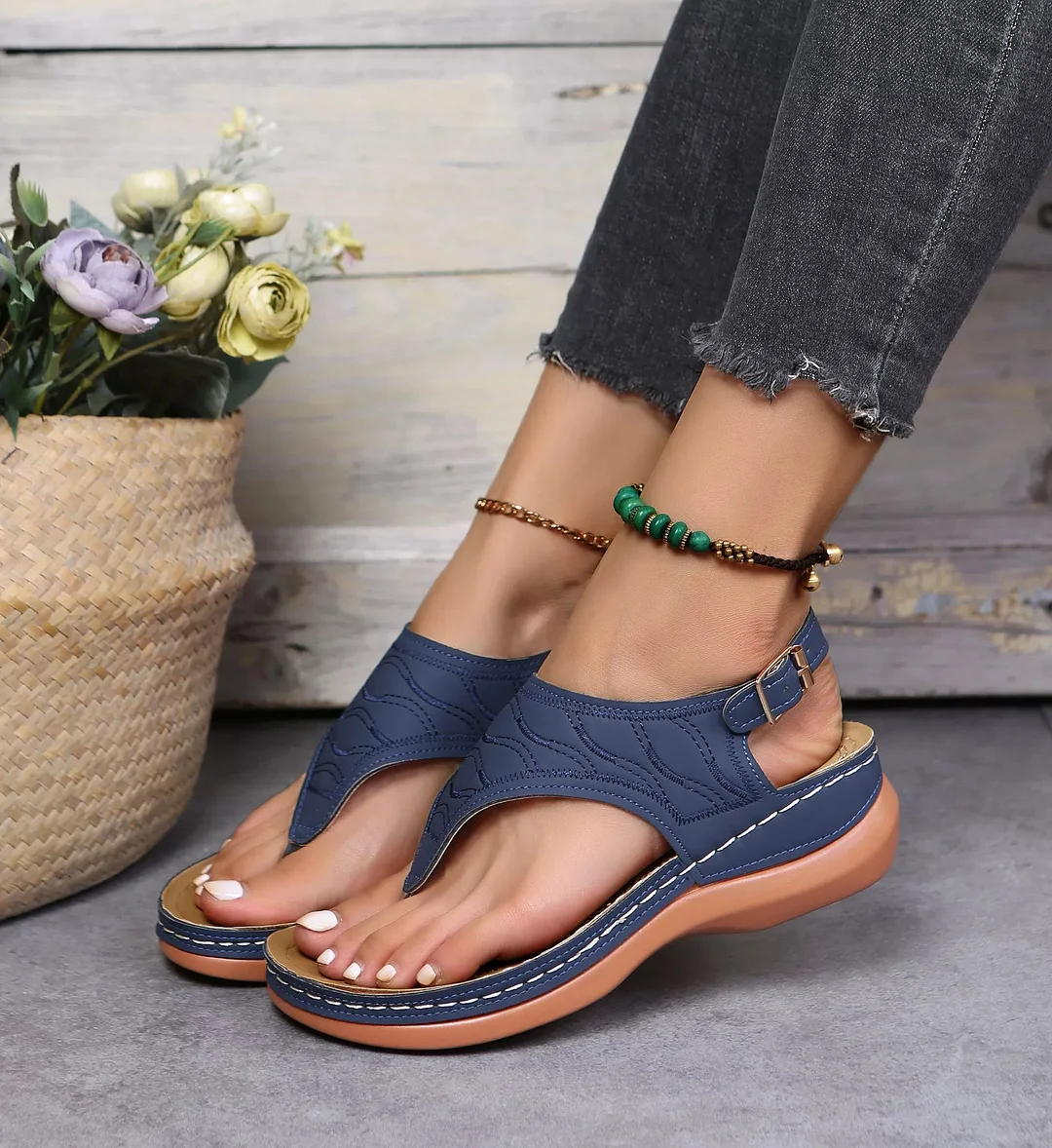 2022 Summer New Women Hand-embroidered Wedge Flip Flop