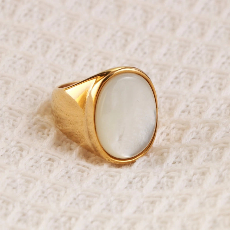 A Non-Fading Stainless Steel Popular Simplicity Men’s Ring Round Fashion Elegant Shell Women’s Ring