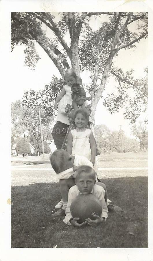 1930'S CHILDREN Found ANTIQUE Photo Poster paintingGRAPH bw KIDS Original VINTAGE 111 13 W