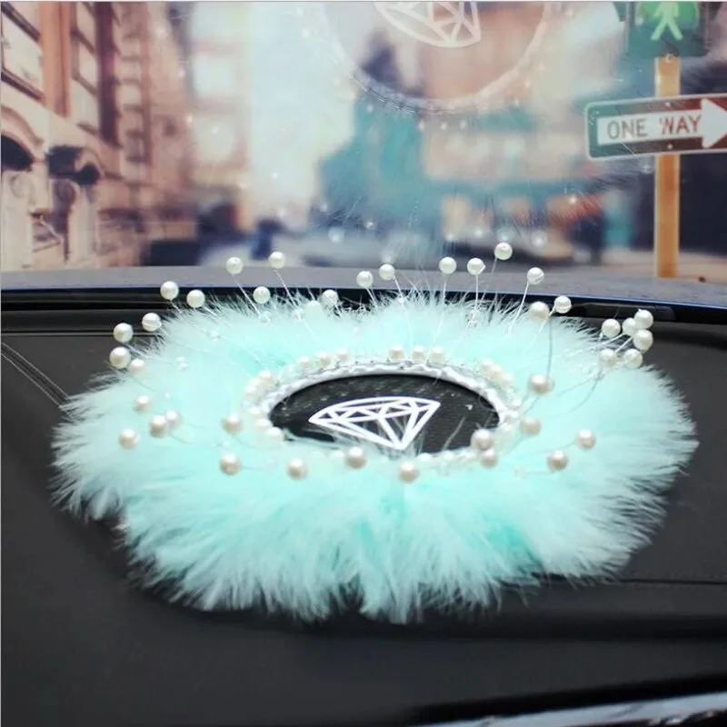 Cute creative car feather pearl anti-skid pad car accessories car dashboard ornaments storage pad mobile phone pad