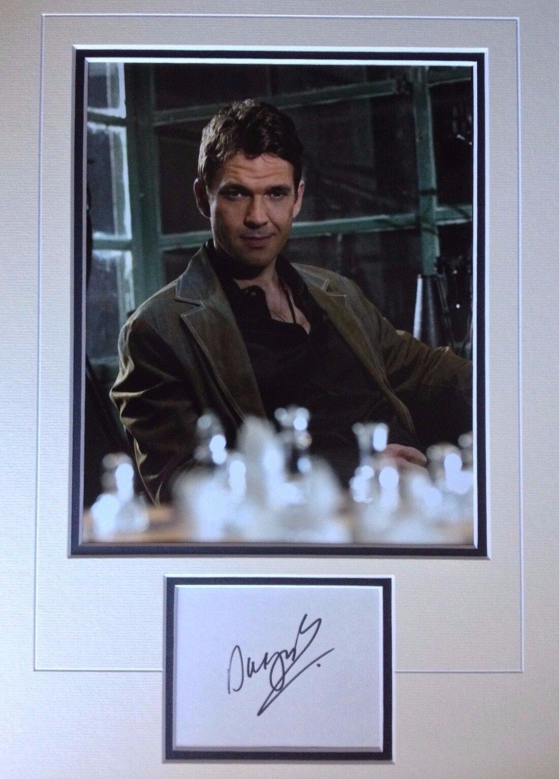 DOUGRAY SCOTT - POPULAR BRITISH ACTOR - STUNNING SIGNED Photo Poster painting DISPLAY