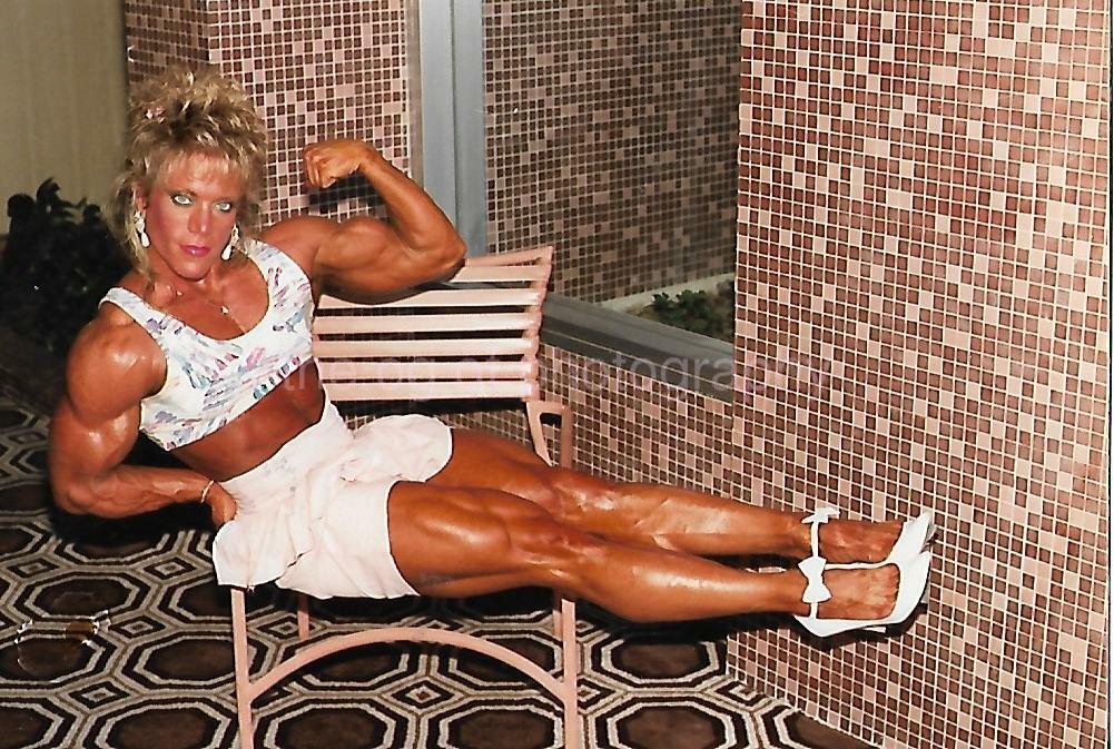 FEMALE BODYBUILDER 80's 90's FOUND Photo Poster painting Color MUSCLE WOMAN Original EN 16 28 F