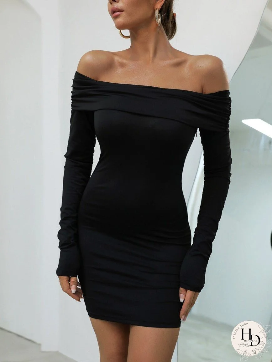 Line Neck Small Black Dress
