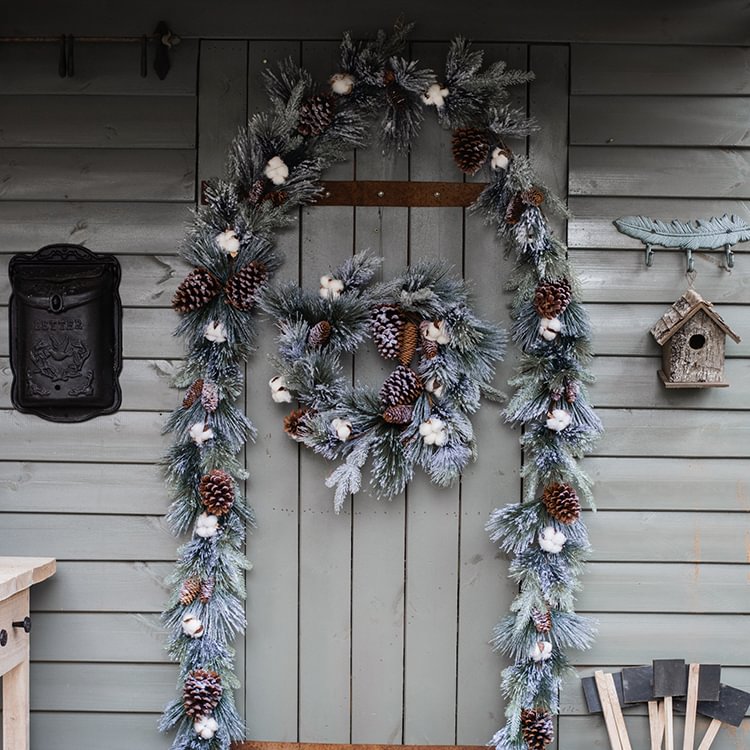 Pinecone and Cotton Fir Tipped Luxury Winter Garland 