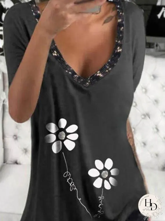 Casual V-neck Design Printed T-shirt