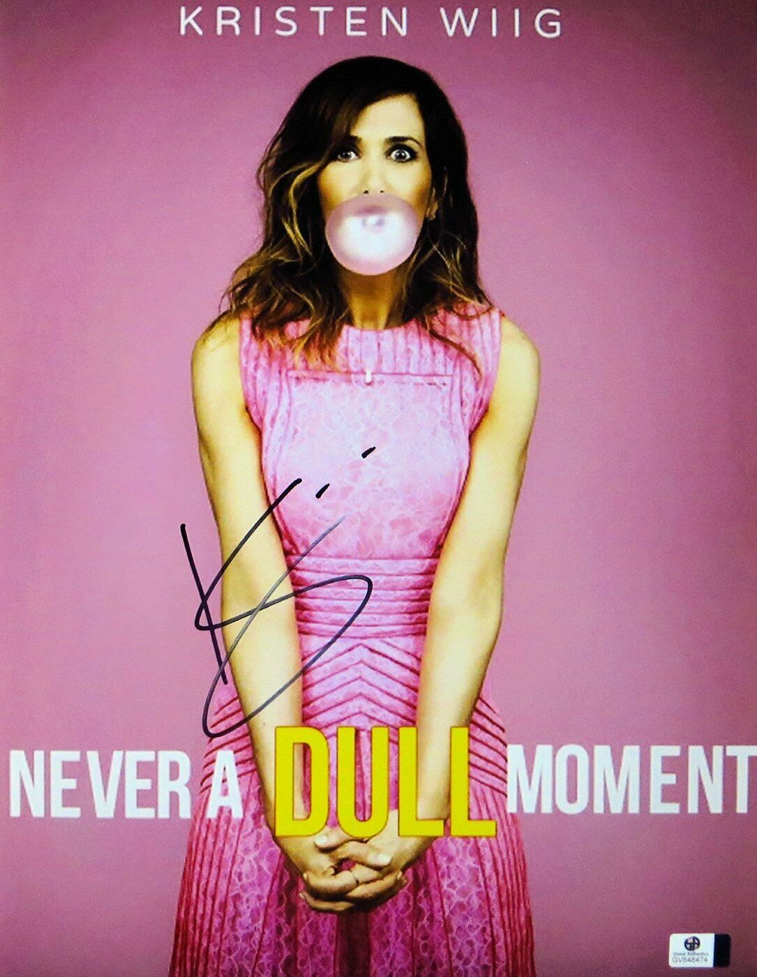 Kristen Wiig Signed Autographed 11X14 Photo Poster painting Blowing Bubble GV848474