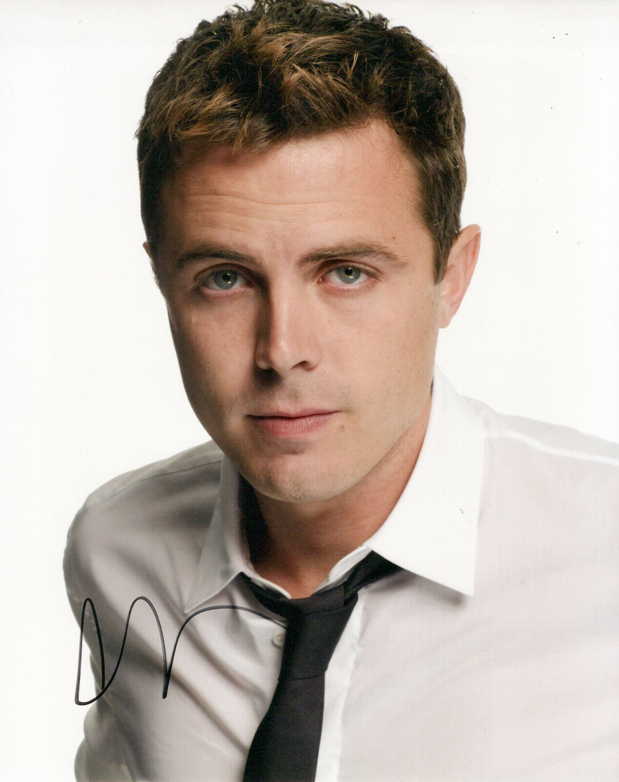 Casey Affleck head shot autographed Photo Poster painting signed 8x10 #3