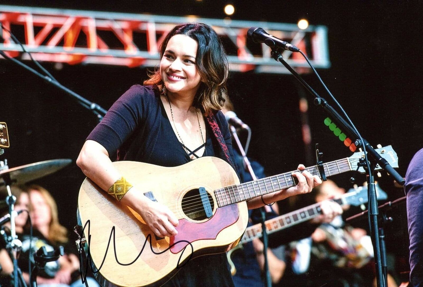 SINGER ACTRESS Norah Jones autograph, signed Photo Poster painting