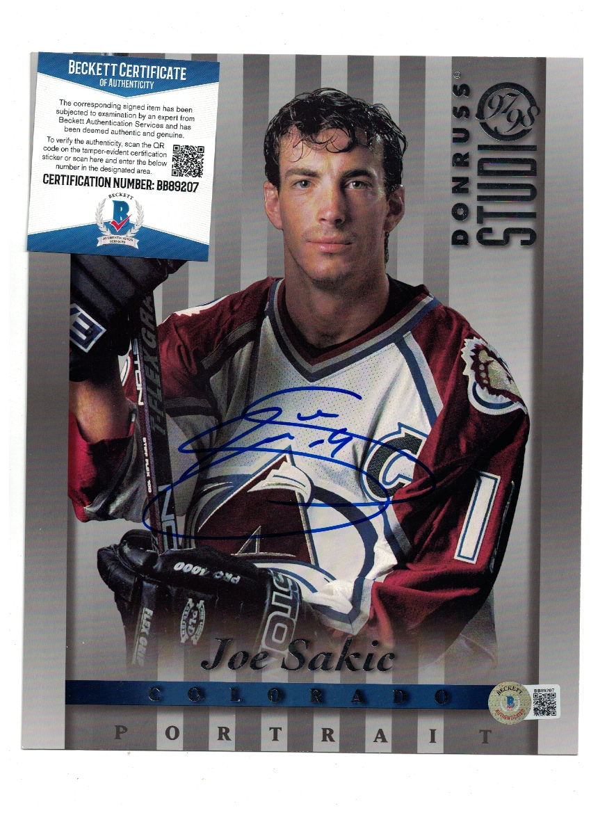 1997/98 Joe Sakic Colorado Avalanche Studio Signed 8x10 Photo Poster painting Beckett Cert FX61