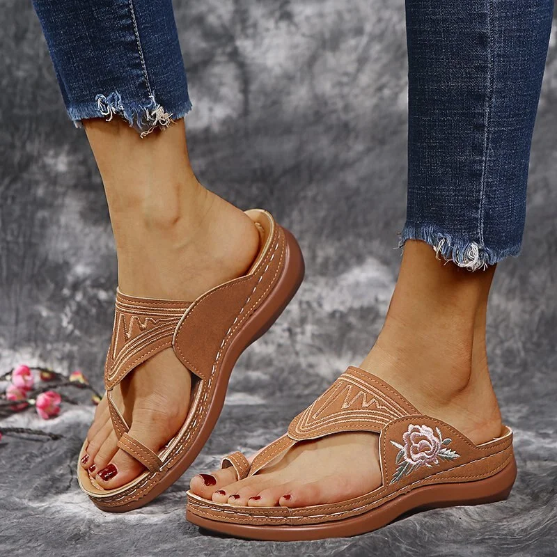 2021 Summer Comfortable Sandals Women Low Heel Wear-resistant Anti-slip Large Size Retro With Thick Bottom Comfortable Sandals