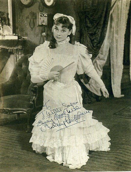 AUDREY HEPBURN Signed 'Gigi' Photo Poster paintinggraph - Gorgeous Film Star Actress preprint