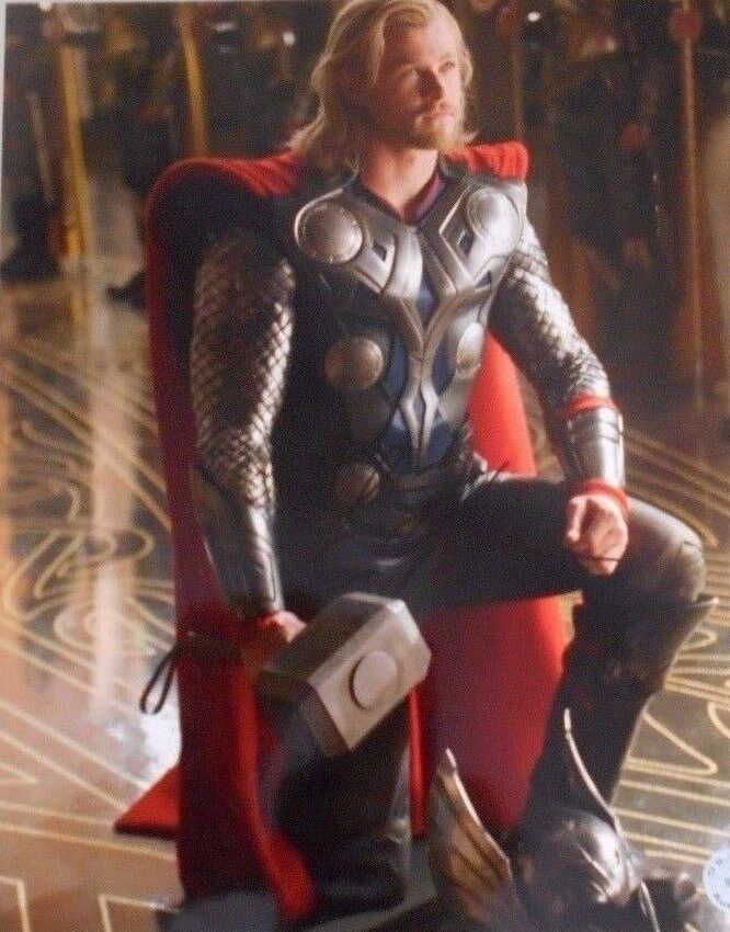 CHRIS HEMSWORTH  THOR