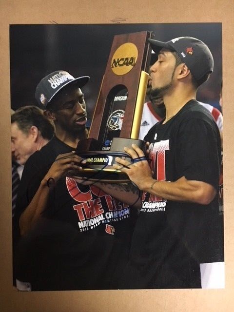 Peyton Siva Signed NCAA 2013 National Champion Signed 8x10 Photo Poster painting COA