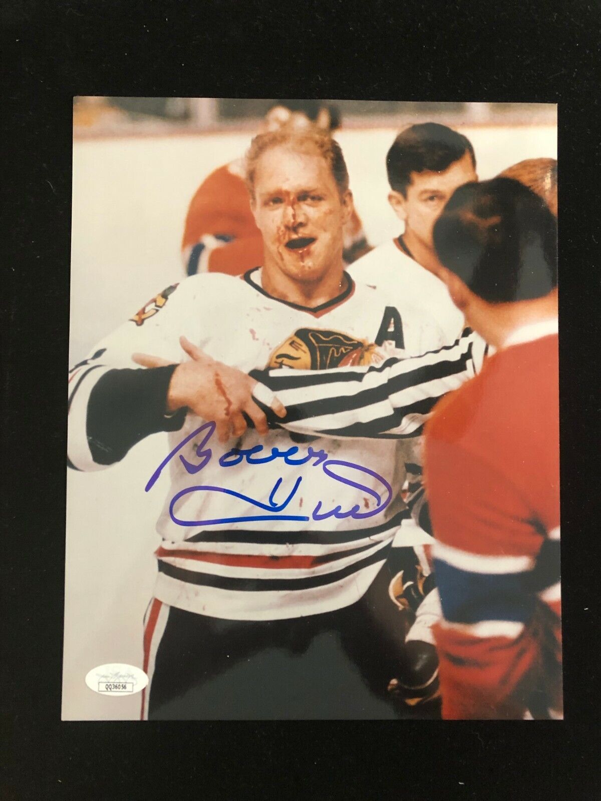 Bobby Hull Signed Autographed Bloody Fight Photo Poster painting - Chicago Blackhawks JSAQQ36056