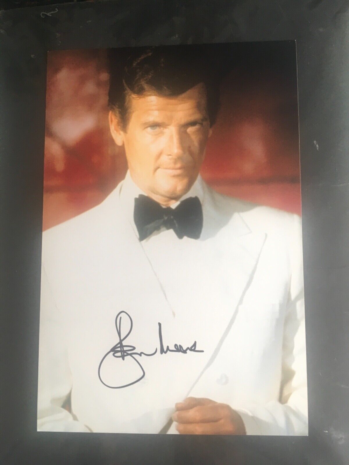 ROGER MOORE - James Bond GENUINE SIGNED AUTOGRAPH Photo Poster painting 12x8