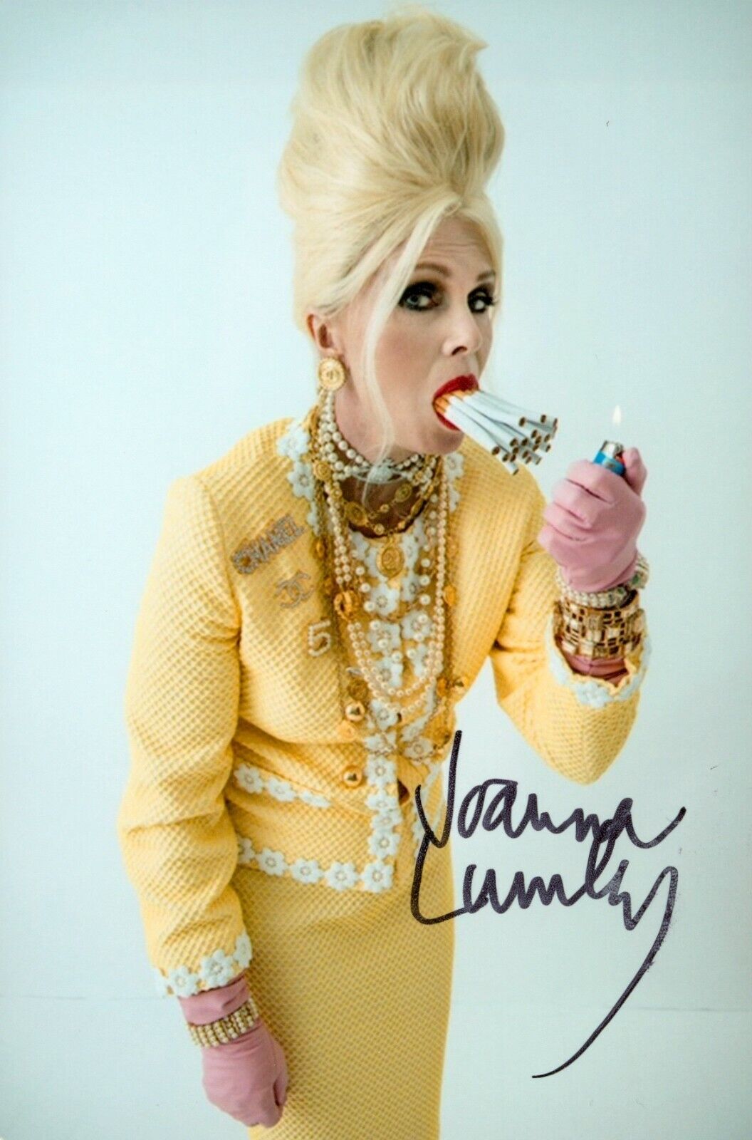 Joanna Lumley Signed 6x4 Photo Poster painting Absolutely Fabulous Patsy Genuine Autograph + COA