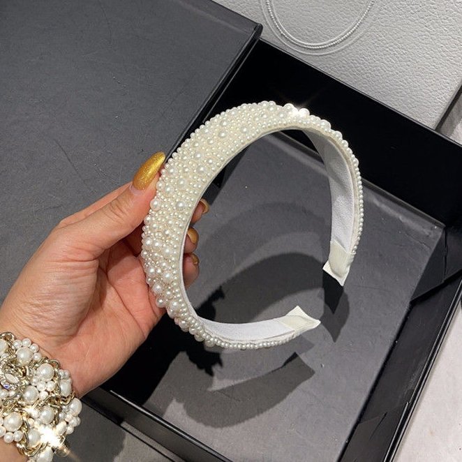 White  hair ornament