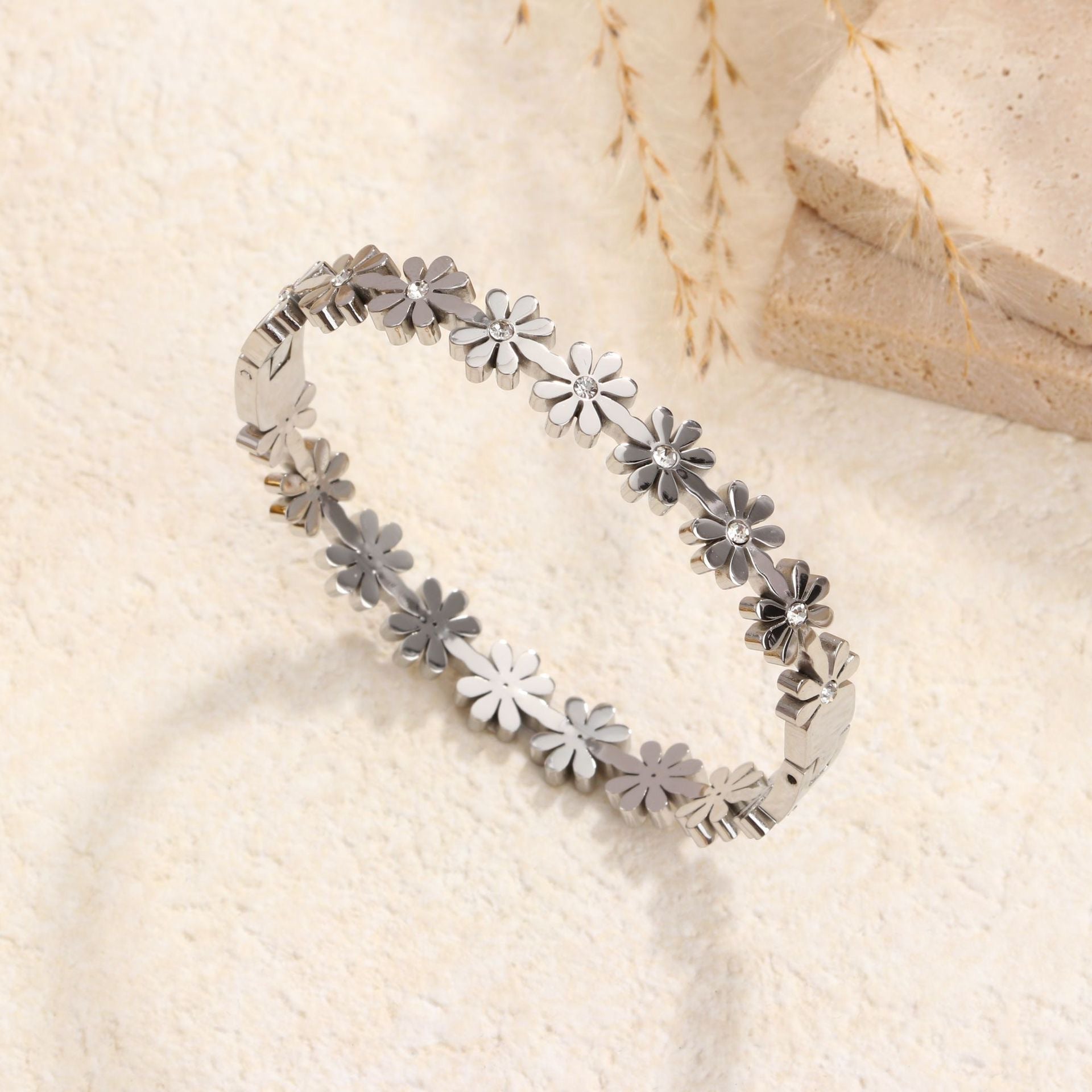 Bracelet Women’S Buckle Small Daisy Flower Bracelet Fashion Stainless Steel Bracelet Small Flower Jewelry