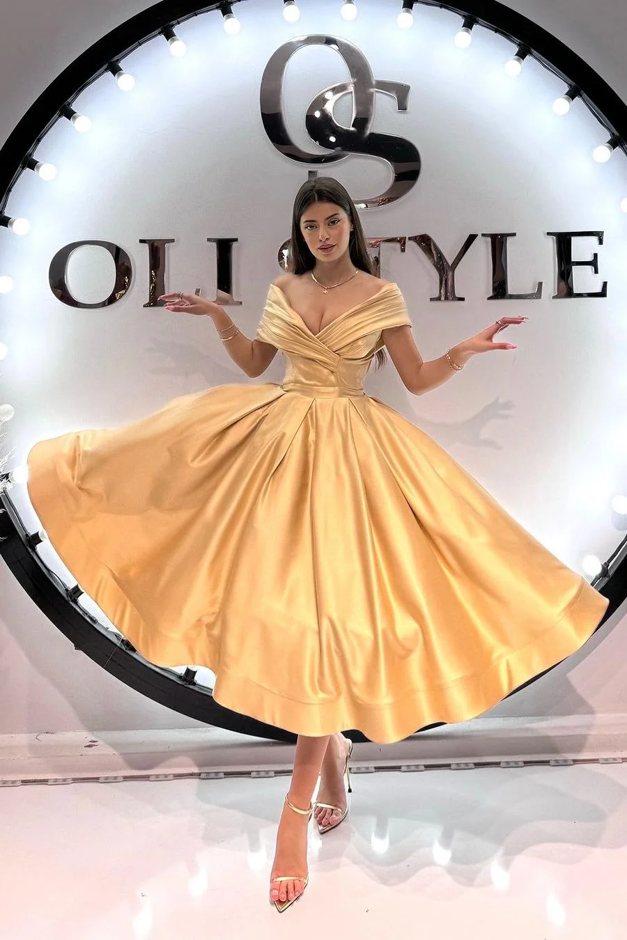 Chic Sleeveless Off the Shoulder A-Line V-Neck Prom Dress With Pleated XJ0309