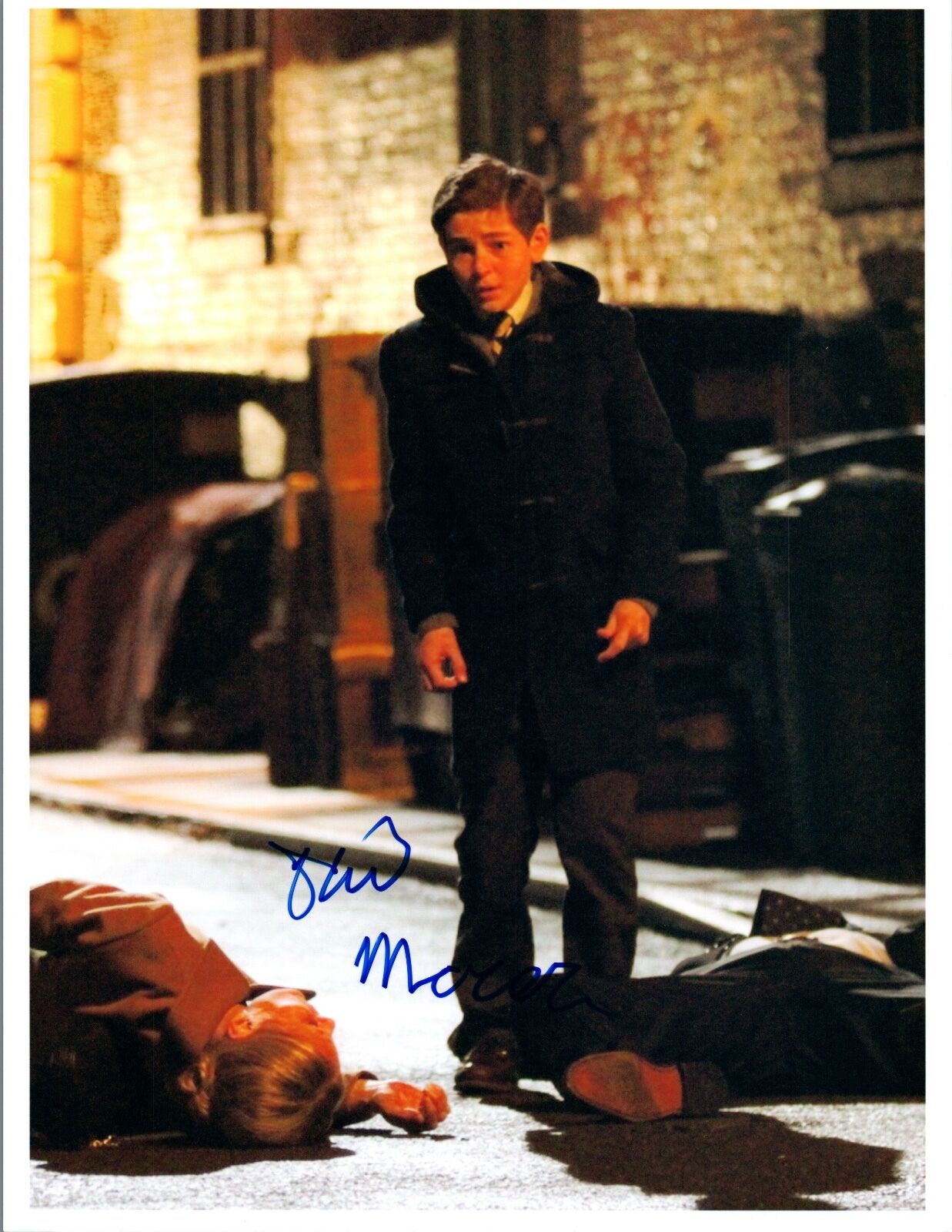 David Mazouz Signed Autographed 8x10 Photo Poster painting Gotham Bruce Wayne Full Sig COA VD