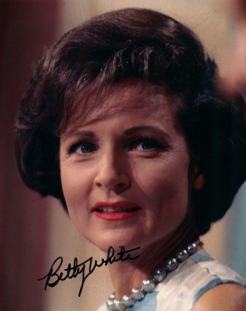 Betty White signed 8x10 Picture autographed Photo Poster painting Nice Photo Poster painting with COA