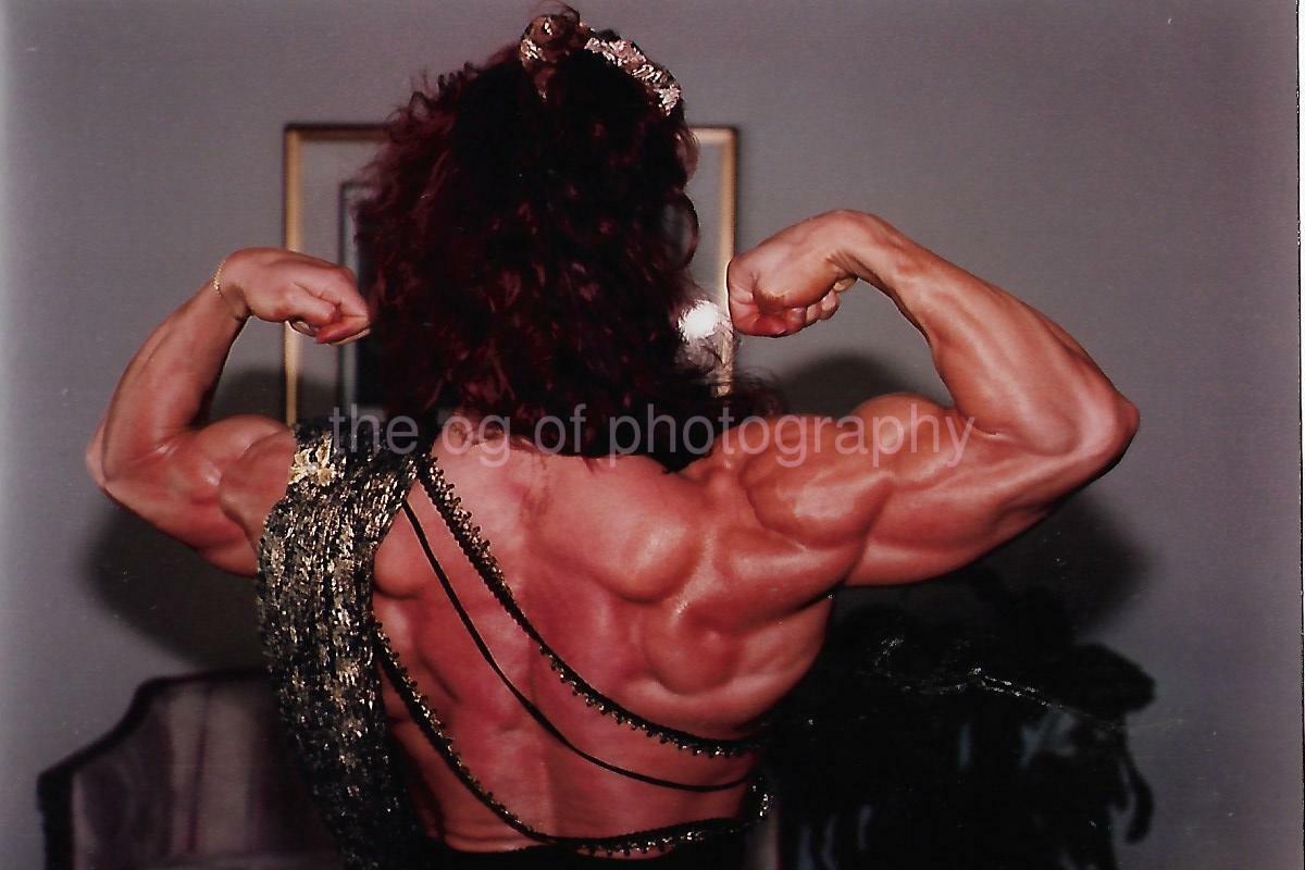 FEMALE BODYBUILDER 80's 90's FOUND Photo Poster painting Color MUSCLE GIRL Original EN 112 29 V