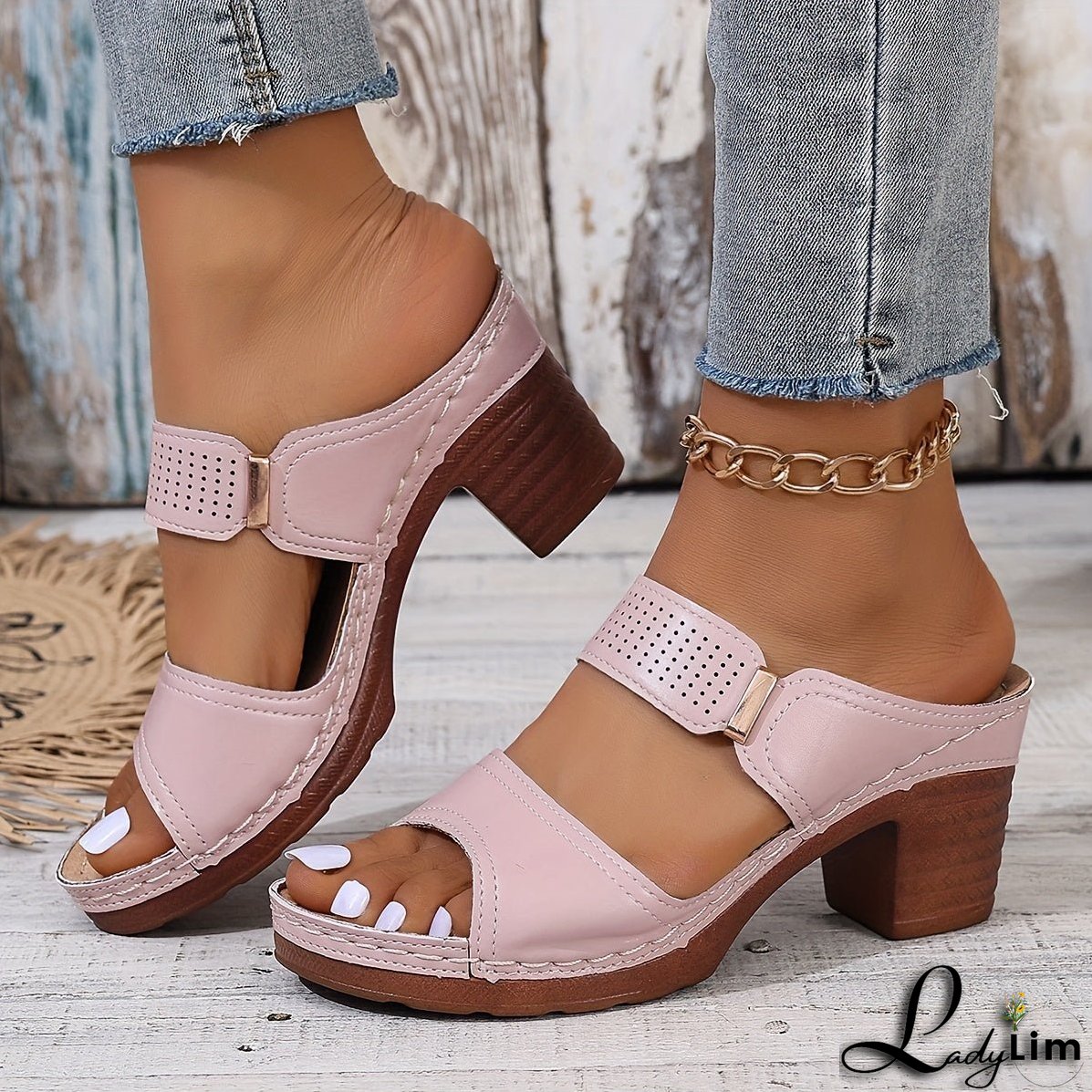 Relaxed and light Sandals