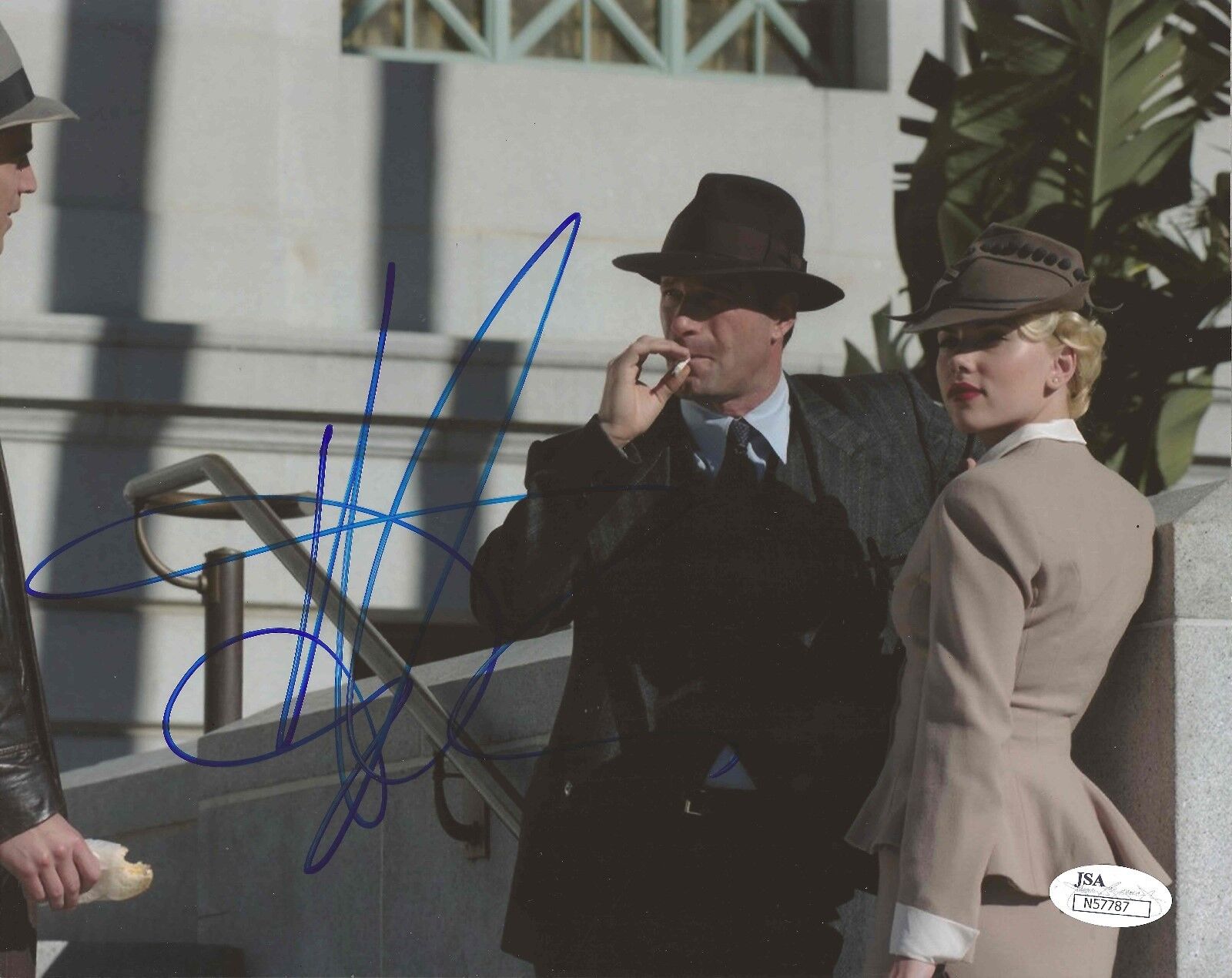 Aaron Eckhart REAL hand SIGNED 8x10 Photo Poster painting #3 w/ JSA COA The Black Dahlia