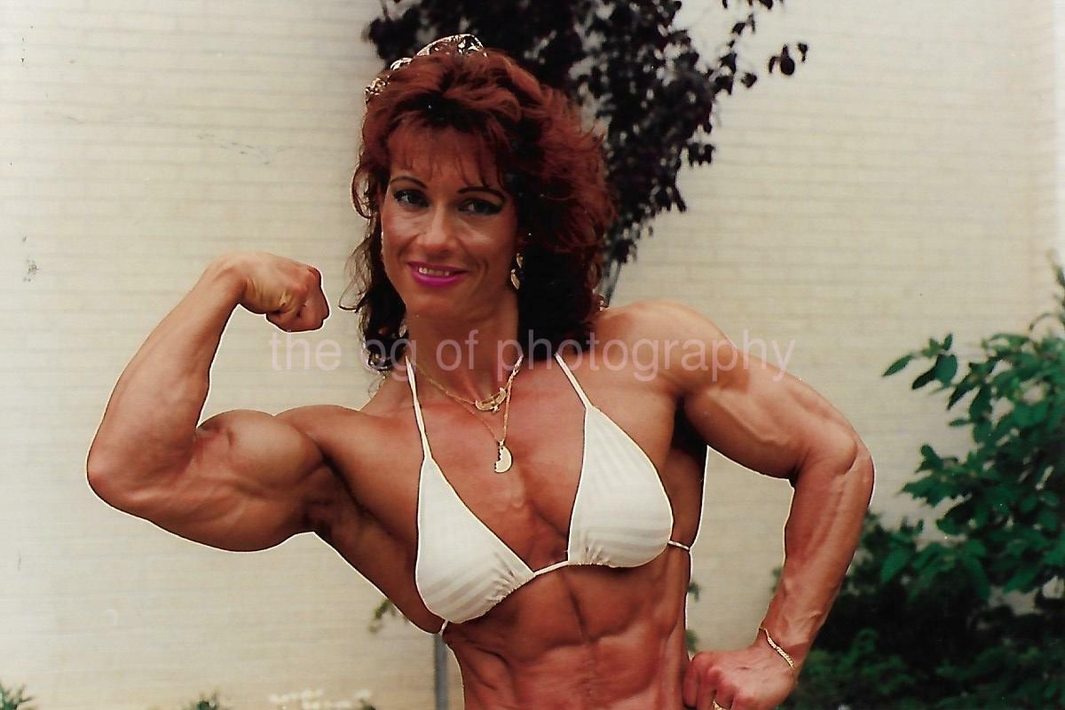 FEMALE BODYBUILDER 80's 90's FOUND Photo Poster painting Color MUSCLE GIRL Original EN 112 29 D